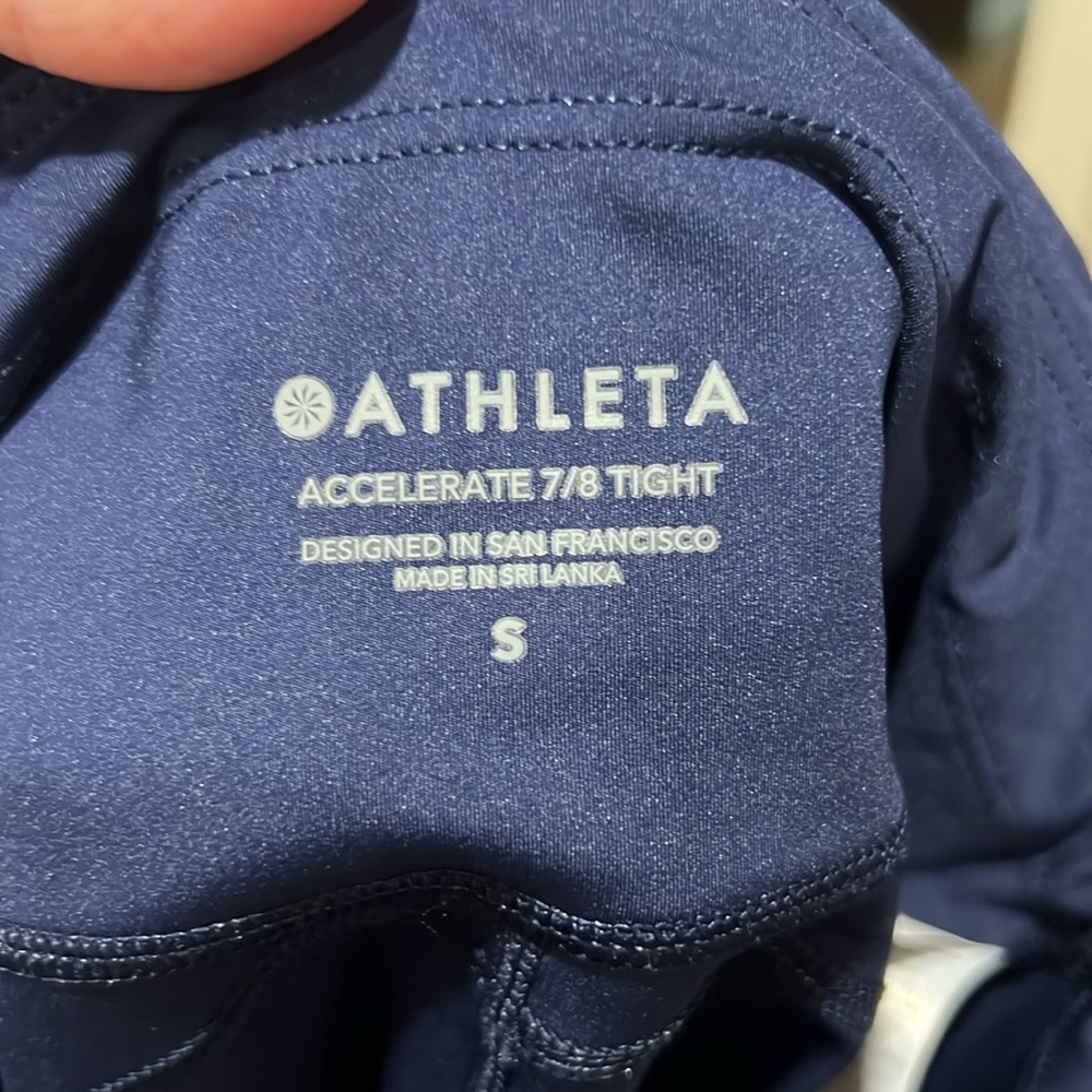 Athleta Accelerate 7/8 Yoga Tights - Picture 4 of 4